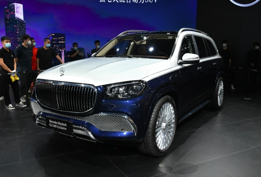 梅赛德斯-迈巴赫GLS 600 VS宾利添越V8，你会选择谁