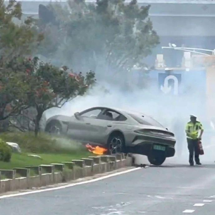 小米SU7南京事故 小米汽车：交通事故引发电池短路非车辆问题