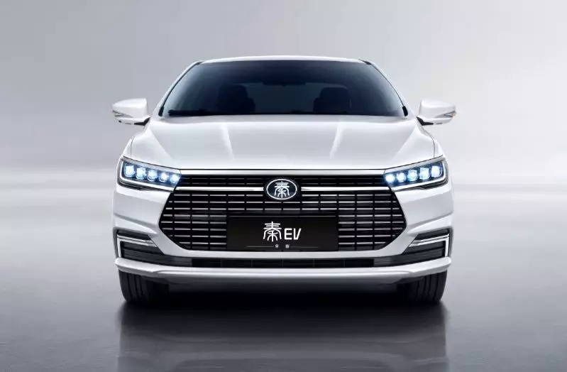 A级新能源车领域的超话battle：全新秦EV VS几何A，