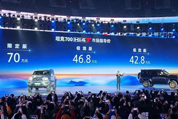只聊干货！都是高端越野车，坦克700和丰田普拉多，谁更香？