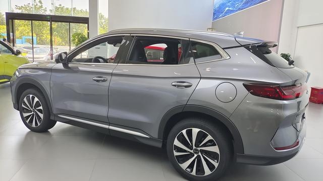 宋PLUS EV冠军版到店，时光灰很雅致，最高续航605km，充电速度