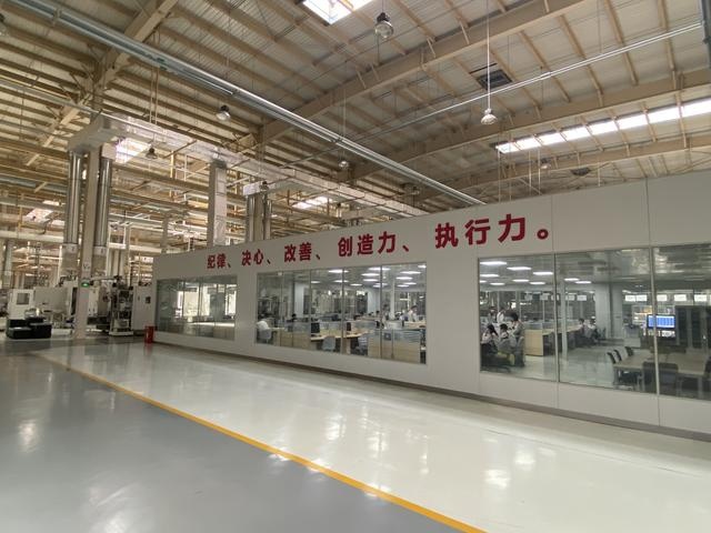 在WEY动力工厂深度了解VV6动力系统，偶遇正在测试的9DC