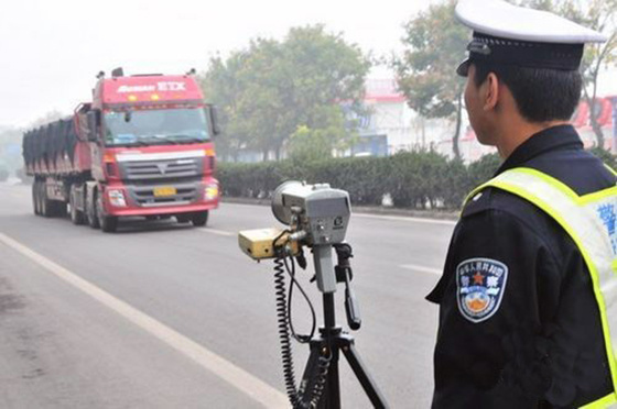 如今汽车电子狗人人嫌弃，它做错了什么？交警称：见一次抓一次！
