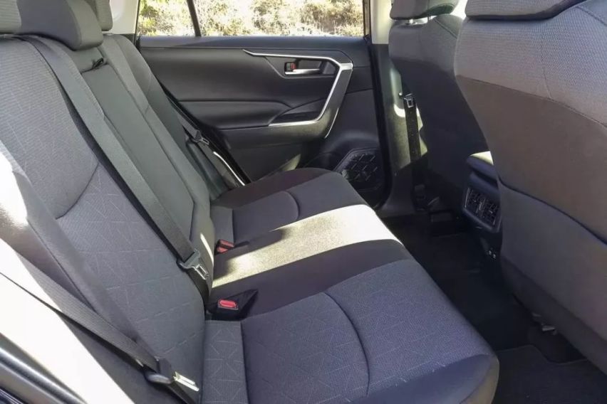 丰田推出RAV4双擎，CR-V油电混动还能一家独大吗？