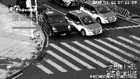 小心300元！“3秒转向灯”新规，一罚一个准！