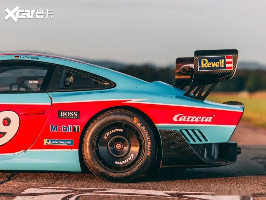 这款带有保时捷历史意义的赛车不仅传承了935的血统,也运用了当时很多