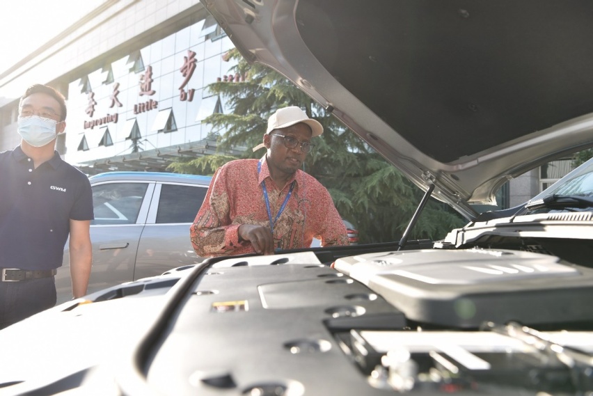 外交部组织20多国驻华使节参访长城汽车 盛赞长城智能新能源！