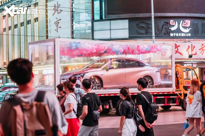 精致消费主义成新潮流，埃安“冰玫粉天团”成功破圈引粉丝热捧