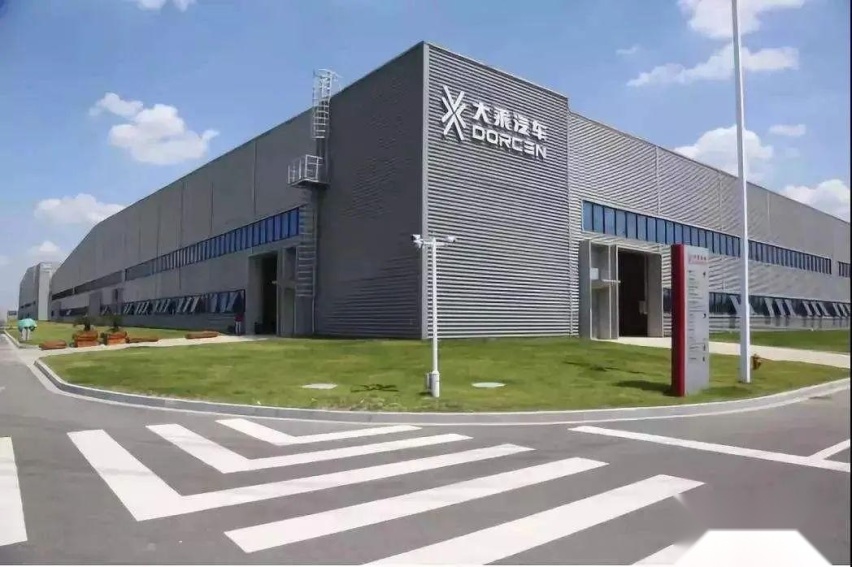 产品普通却定价自信的自游家NV，活像个孤独患者，自我拉扯
