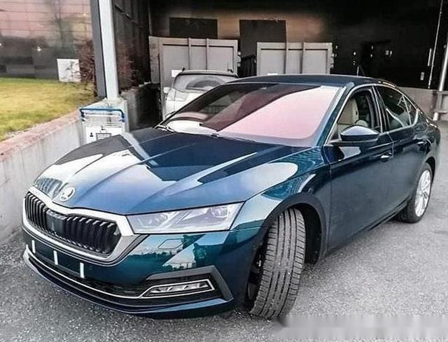 斯柯达全新明锐实车曝光 设计更豪华/配双液晶仪表 下半年上市