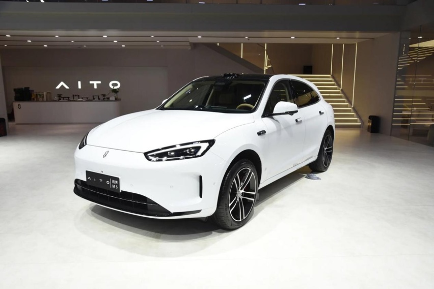 销量没有M9和M7高，但问界M5依然是卖得最好的带智驾的SUV