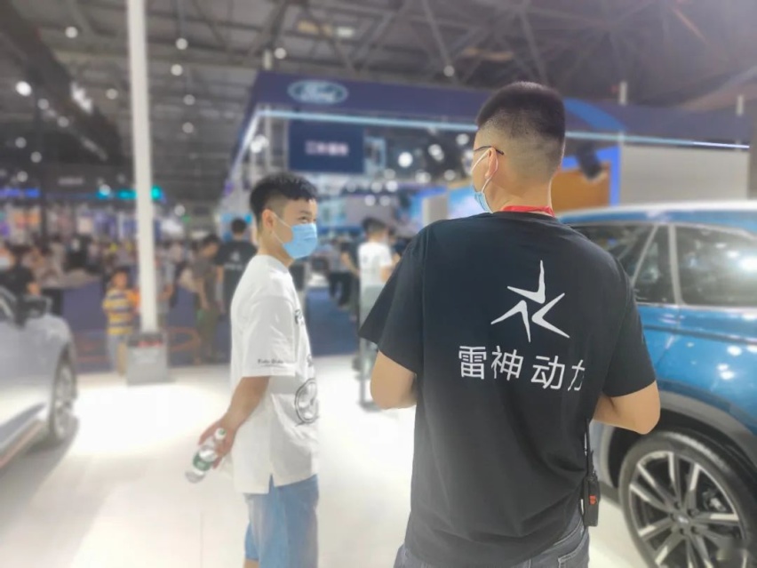 你比我更文艺，我比你有力气