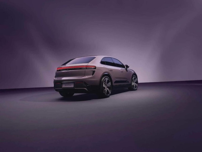 保时捷Macan EV上市，起售价72.8万元，油电价不同