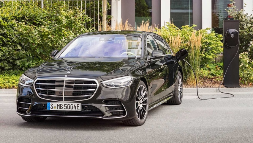 2021-mercedes-benz-s580e-plug-in (3).jpg