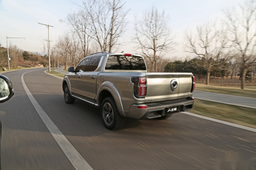 露营、垂钓好帮手，试驾山海炮 3.0T V6