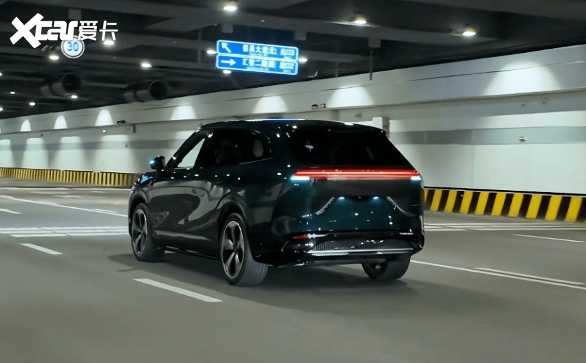小鹏G9L实车图曝光，配双条幅贯穿式LED灯，比理想还霸气