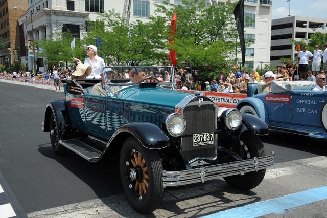 1928年的别克敞篷车正在拍卖，目前竞拍价已炒至3.5万美元