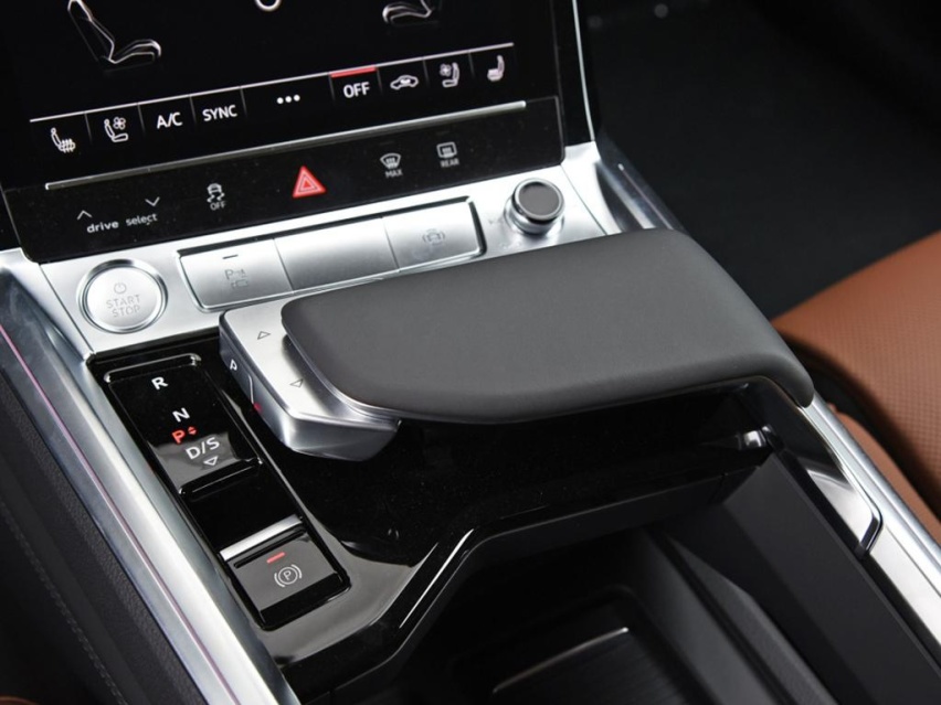 挑战MODEL X，奥迪e-tron将于11月18日上市