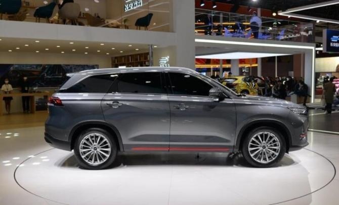 新知达人, 比宝马X1大 国产新SUV配极速8核芯片+1.5T 值得等？
