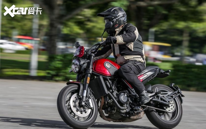 外媒眼中的leoncino贝纳利幼狮500测评