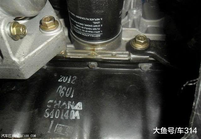 新买的66万奔驰 没出大门发动机就漏油 究竟是因为啥