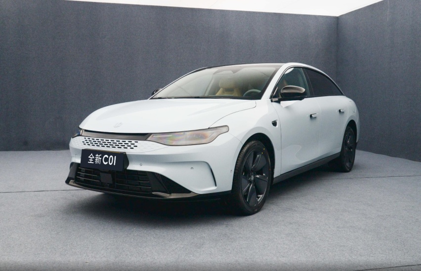 全新C01与启源A07、eπ007的对比：谁更适合年轻家庭？