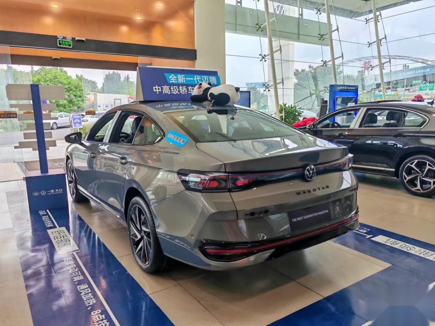 探店全新一代迈腾，三联屏+IQ. Pilot辅助驾驶，开起来更舒心
