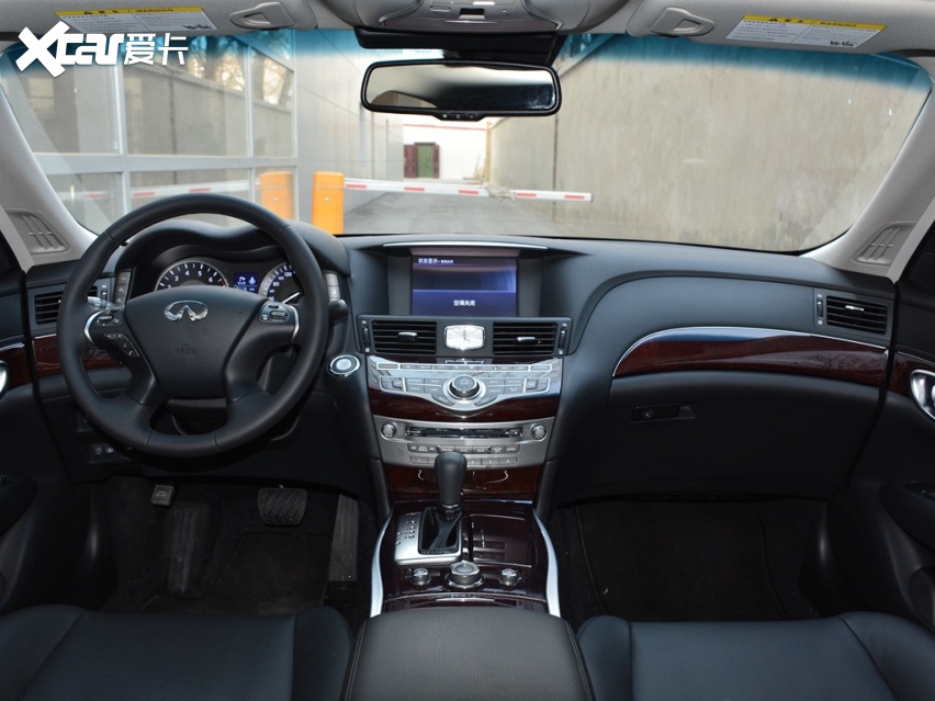 40万级中大型车怎么选？看看奔驰E级和英菲尼迪Q70的对比吧