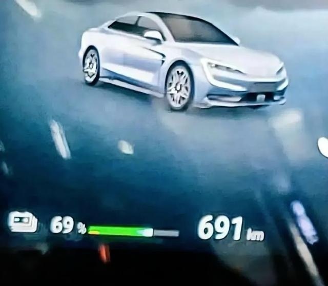 续航超1000km！仰望U6实车现身，配无框车门+电动尾翼，搭四电机