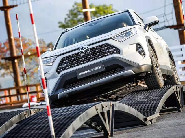 两种排量三种四驱系统，全新RAV4荣放要做专业SUV