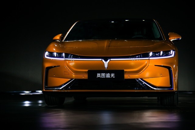 新能源豪华轿车新标杆？岚图追光32.29万元起预售