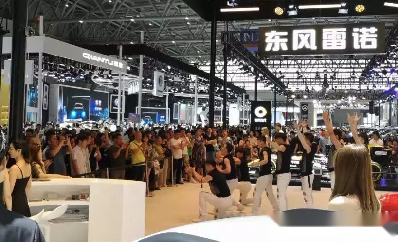 国五转国六探店：国五车型优惠不多且库存少，想买便宜的人不少！