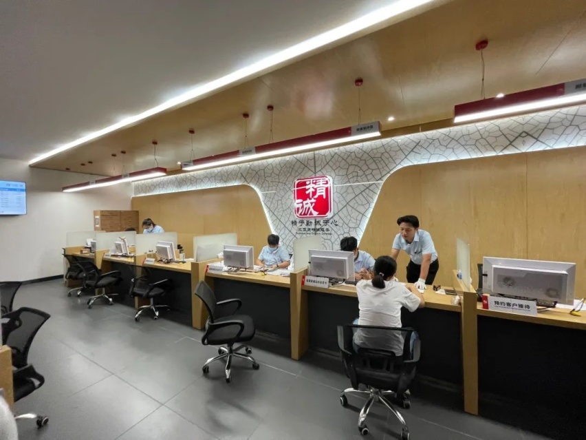 【探店】在上海最新的比亚迪王朝网4S店买车，是种怎样的体验