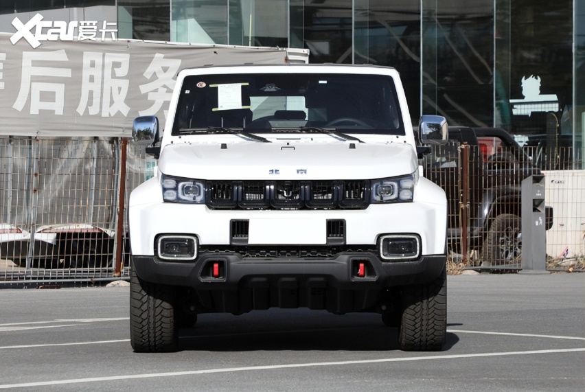 北京越野bj40,非承载式车身,2.0t 采埃孚8at,对标坦克300