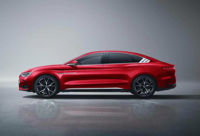 比亚迪汉DM-p“驾到”，特斯拉Model 3P瞬间不香了！