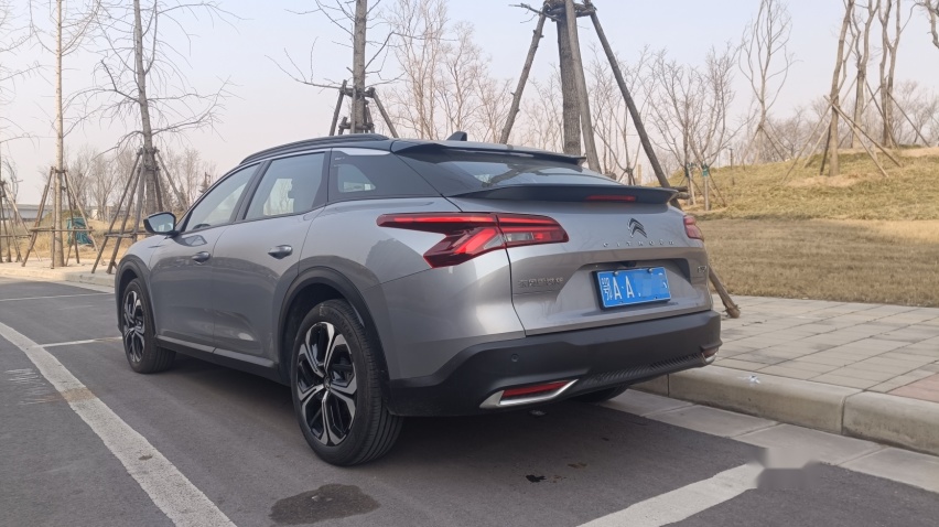 凡尔赛C5 X用车第十天：15万的车怎么还有摄像头清洁呢？