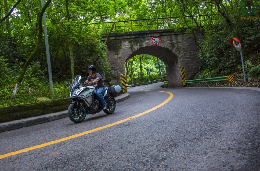 如沐春风——山城体验CFMOTO 400GT