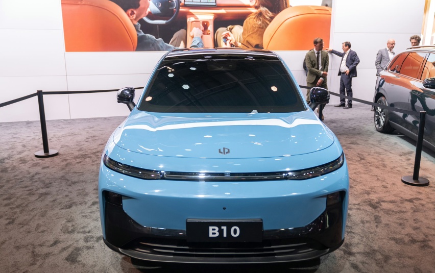 零跑B10巴黎车展首秀，全方位实拍图抢鲜看！