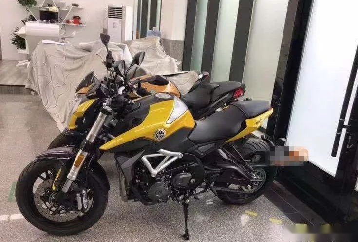全新黄龙600现身车管所 配备Brembo卡钳 引发网友围观