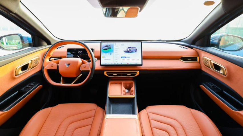 15万内家用纯电SUV,哪吒X能否挑战行业标杆比亚迪元PLUS?