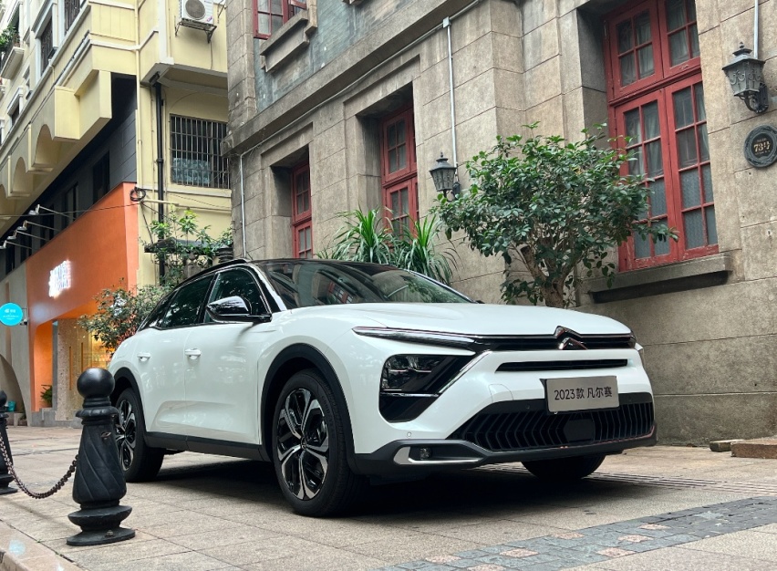 配置升级，旅行属性增强，2023款凡尔赛C5 X卷吗？