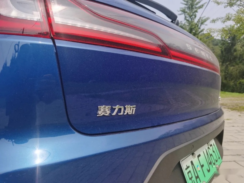 试驾赛力斯SF5，除了背靠华为，它还有什么亮点？