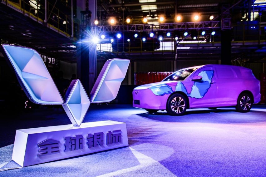 售价或10万内？五菱F510C谍照流出，定位A级插混轿车