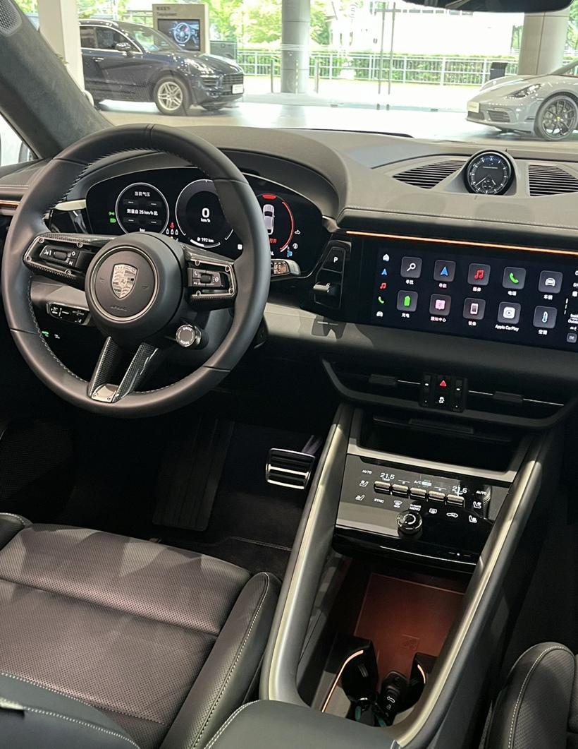 保时捷Macan EV实车到店，售价72.8万起