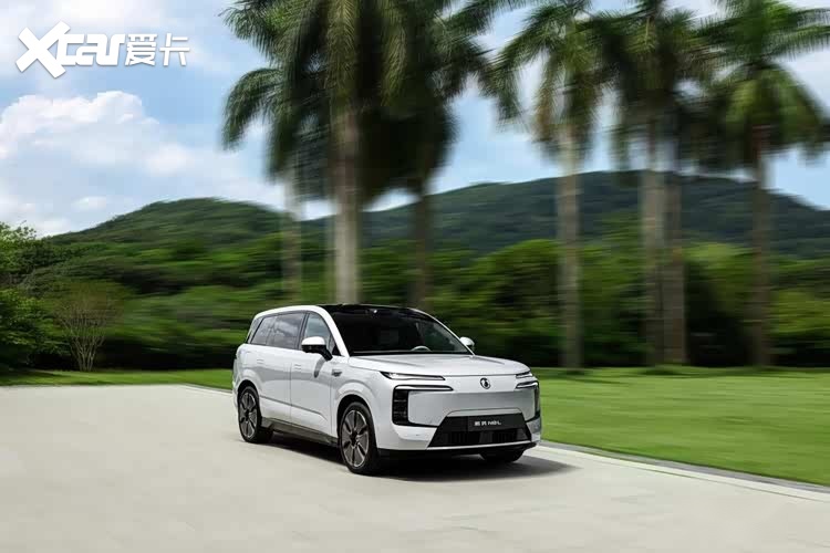 预售31.98万起，腾势N8L全系标配易三方、云辇-A+路面预瞄2.0
