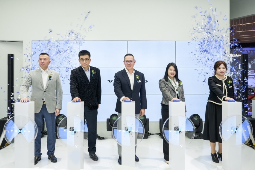 把直营店开进核心商圈，沃尔沃汽车电气化转型再提速