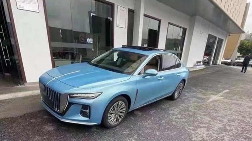 实拍全新红旗H5，车身尺寸更大，搭2.0T发动机，值得期待