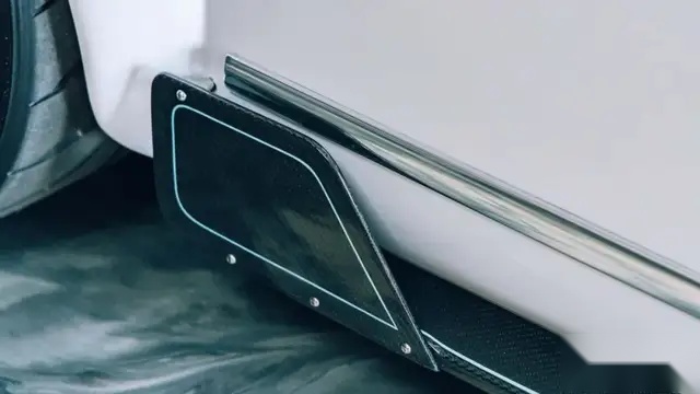 30万的特斯拉Model 3改成千万神车奔驰300SL，看完心动了！