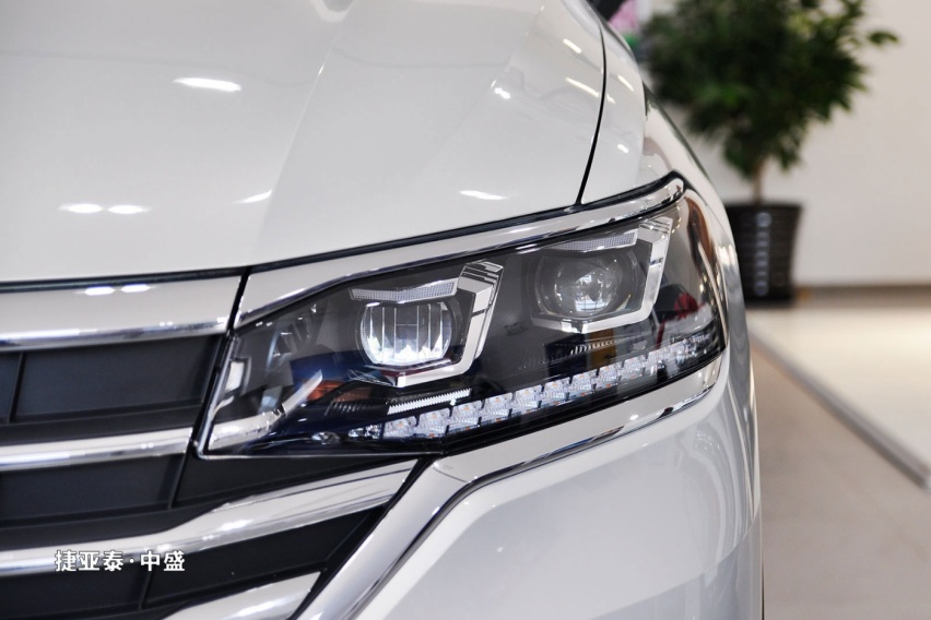 40万商务MPV 买别克GL8 还是大众Viloran巍昂