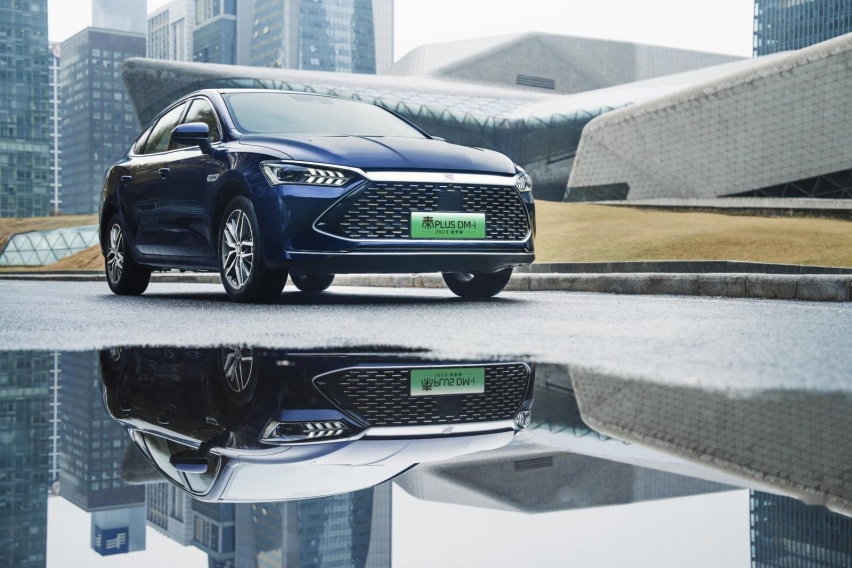 最佳入手时机又开启，秦PLUS限时8.98万起，降维打击合资燃油车